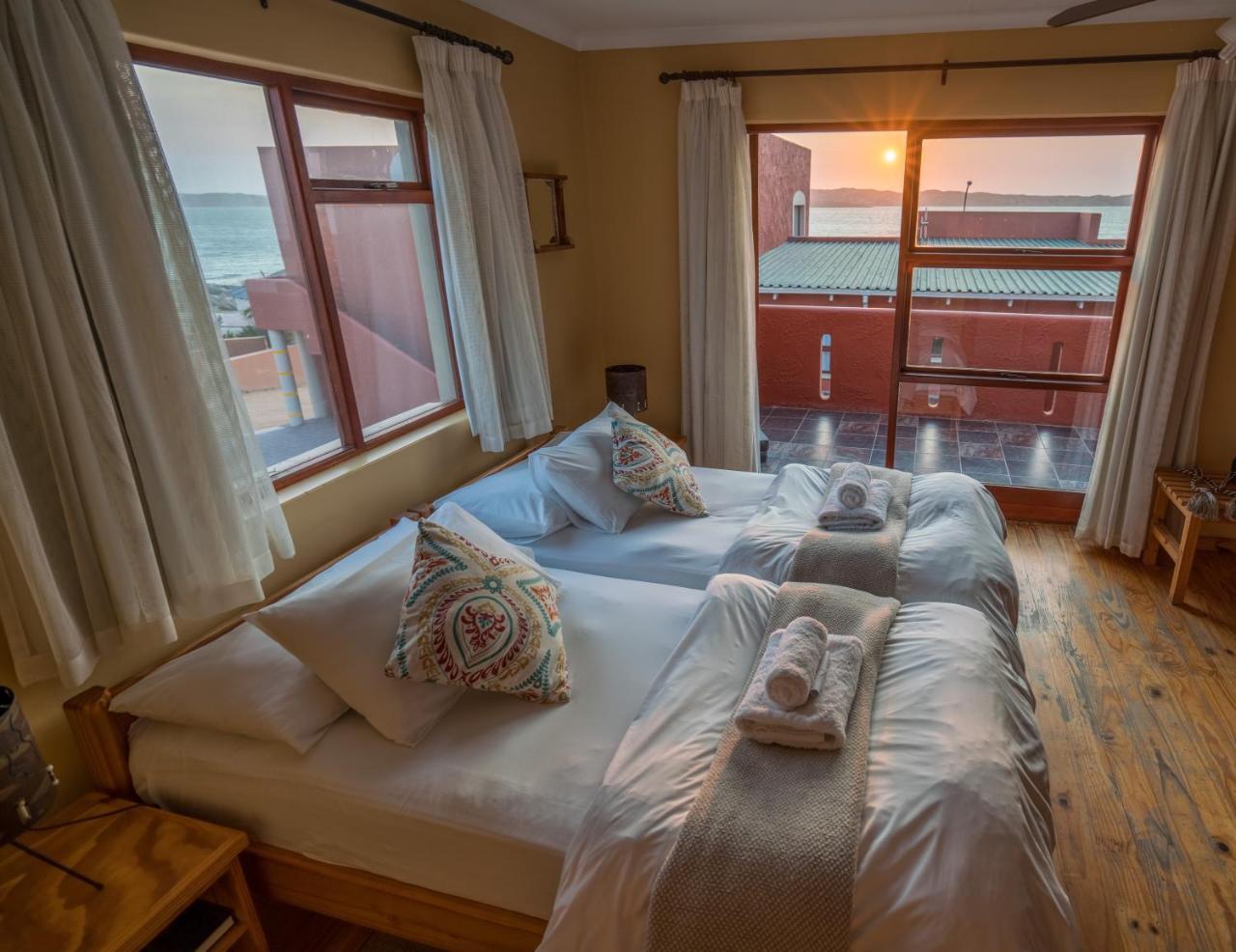 Island Cottage Guesthouse Luderitz ภายนอก รูปภาพ